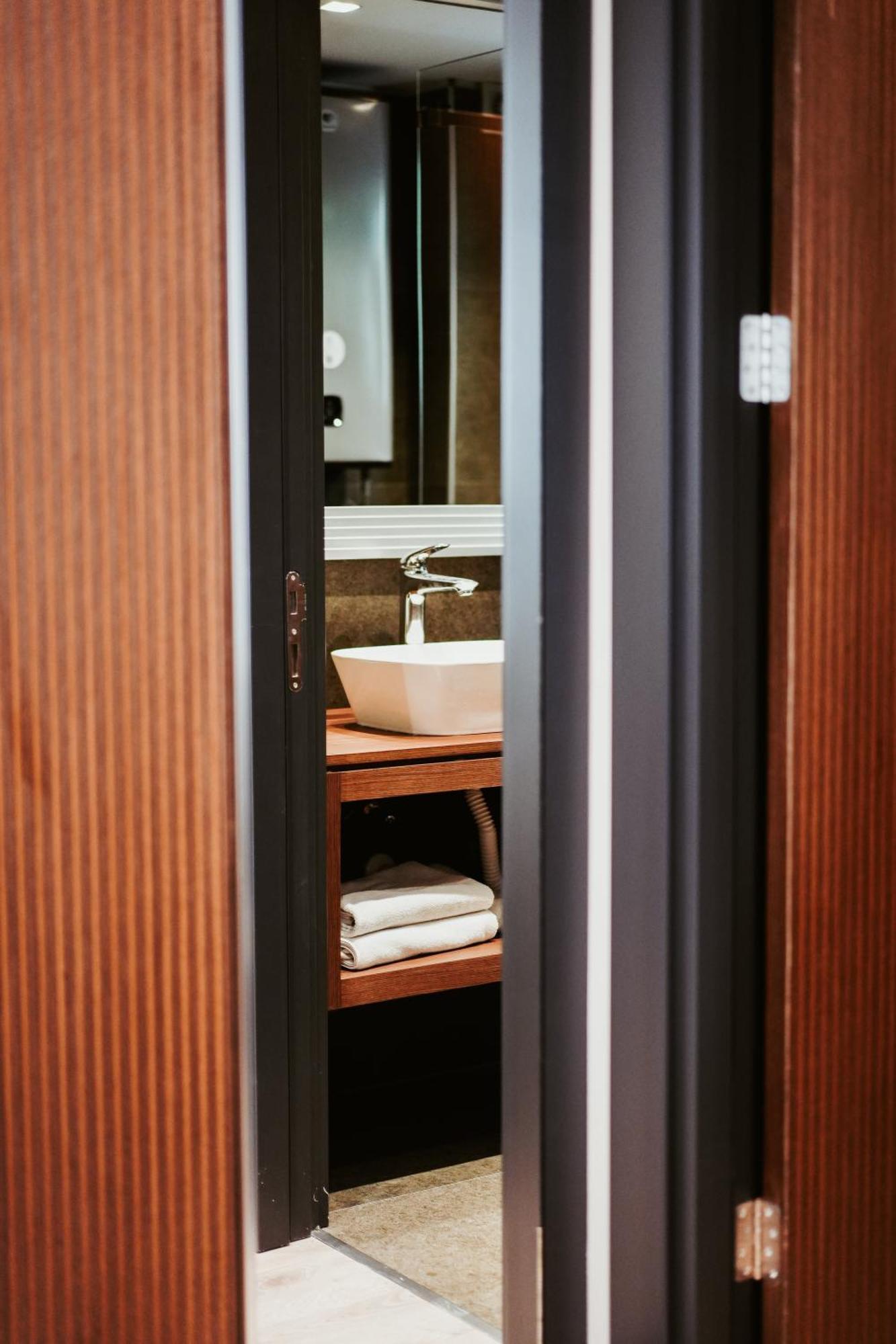 Palladium Beach Hotel- Private Beach Included Dhërmi Екстериор снимка